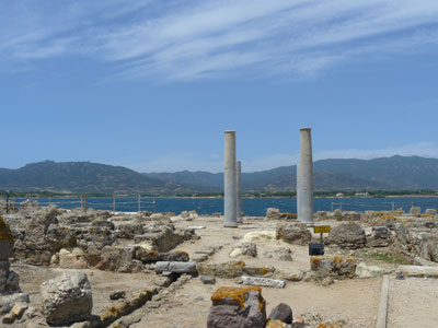 Säulen in Nora in der Region Pula